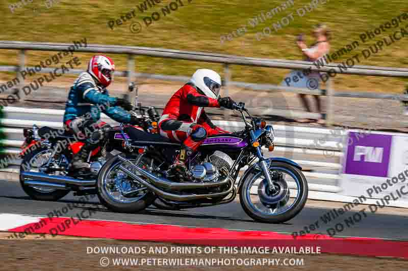 Vintage motorcycle club;eventdigitalimages;mallory park;mallory park trackday photographs;no limits trackdays;peter wileman photography;trackday digital images;trackday photos;vmcc festival 1000 bikes photographs